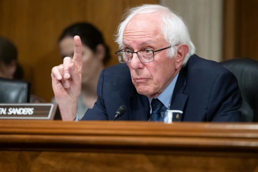 Le sénateur américain Bernie Sanders lors d'une audition au Congrès américain du patron de l'entreprise pharmaceutique danoise Novo Nordisk, Lars Fruergaard Jorgensen, le 24 septembre 2024 à Washington
