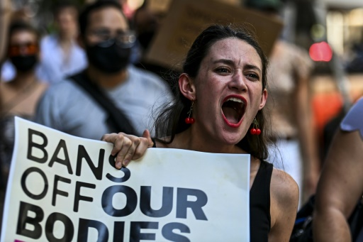 USA: une adolescente pas assez mature pour avorter, la décision judiciaire provoque l'indignation d'élues 