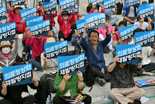 Rassemblement contre la grève des médecins à Séoul, le 4 juillet 2024 en Corée du Sud
