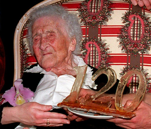 Jeanne Calment fête ses 120 ans, le 21 février 1995 à Arles
