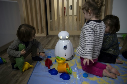 Certains jouets contiennent des LED, qui émettent de la lumière bleue qui peut affecter la rétine des enfants et perturber les rythmes biologiques
