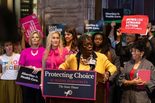 Des militants défendant la liberté d'avorter à Columbia, en Caroline du Sud, le 16 mai 2023
