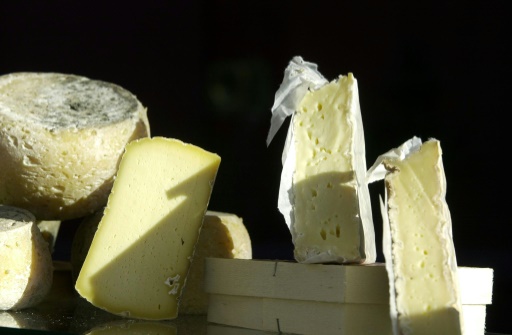 Une campagne de rappel a été lancée sur les fromages fermiers du Cantal étiquetés Le Chasteau, après la découverte de 72 cas de salmonellose liés à cette fromagerie
