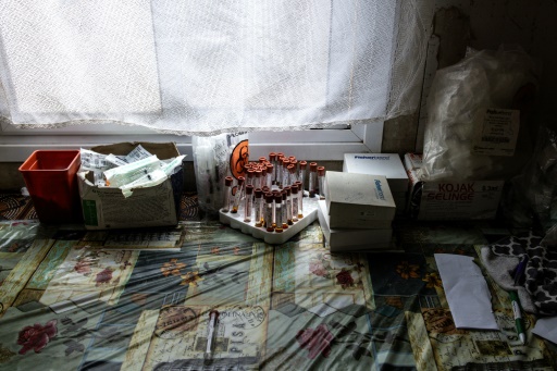 Des échantillons de cas suspectés de fièvre de Lassa, le 13 juin 2024 à l'hôpital de Kenema, dans l'est de la Sierra Leone
