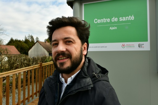 Contre les déserts médicaux, un nouveau centre de médecins solidaires à la campagne