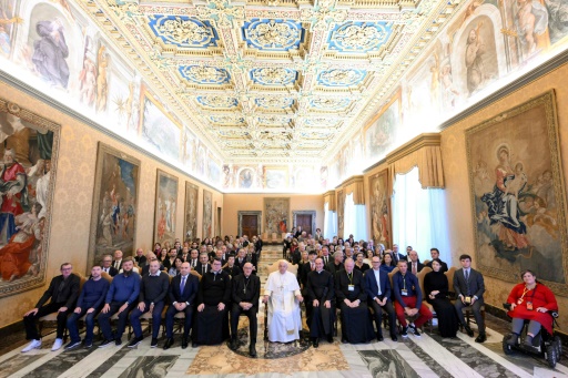 Le pape s'oppose à l'aide à mourir devant des élus français