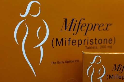 Des paquets de comprimés de Mifépristone dans une clinique du planning familial, le 13 avril 2023, à Rockville, Maryland
