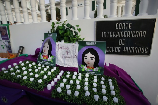 Manif devant la Cour interamÃ©ricaine qui doit se prononcer sur le droit d'avorter