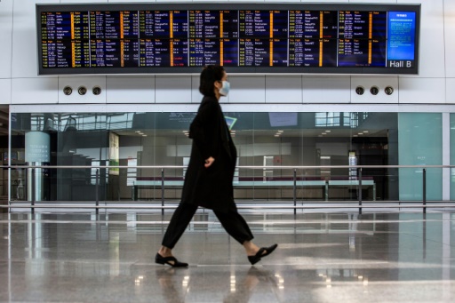 Hong Kong interdit aux passagers de 153 pays de transiter par son aÃ©roport